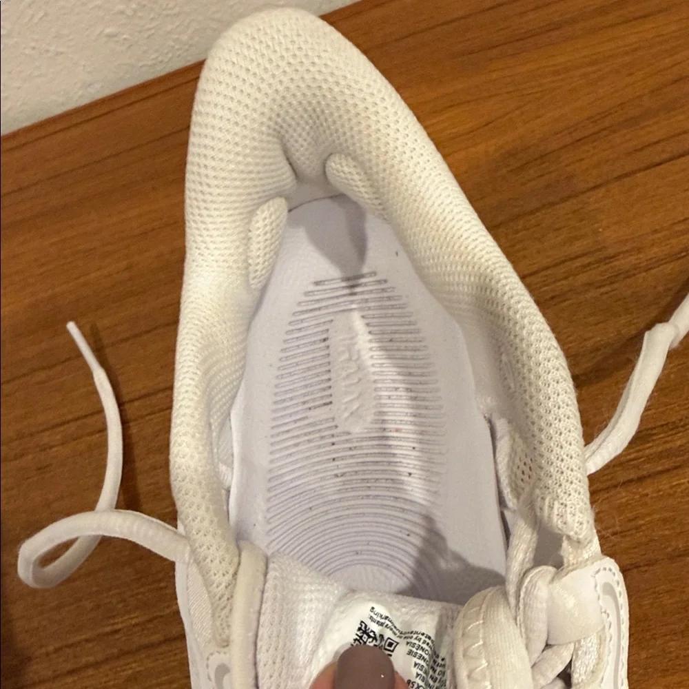 Nike Air Max Volley Sneakers Women’s 6 White Silver Volleyball Court Shoes